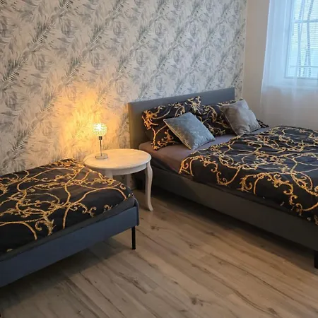 Maxi - Cafe Princ Pod Hradem Klima, Wifi Apartment Sternberk